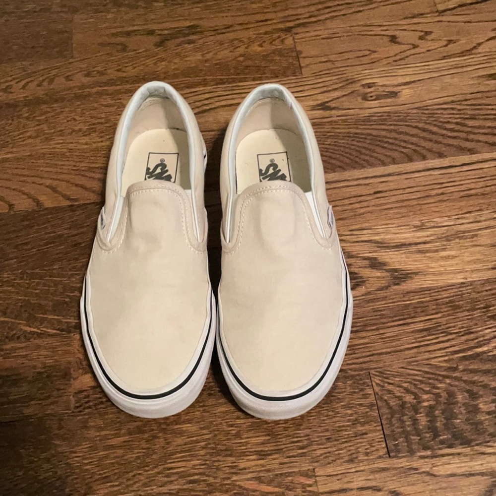 Women’s skip on vans size 7